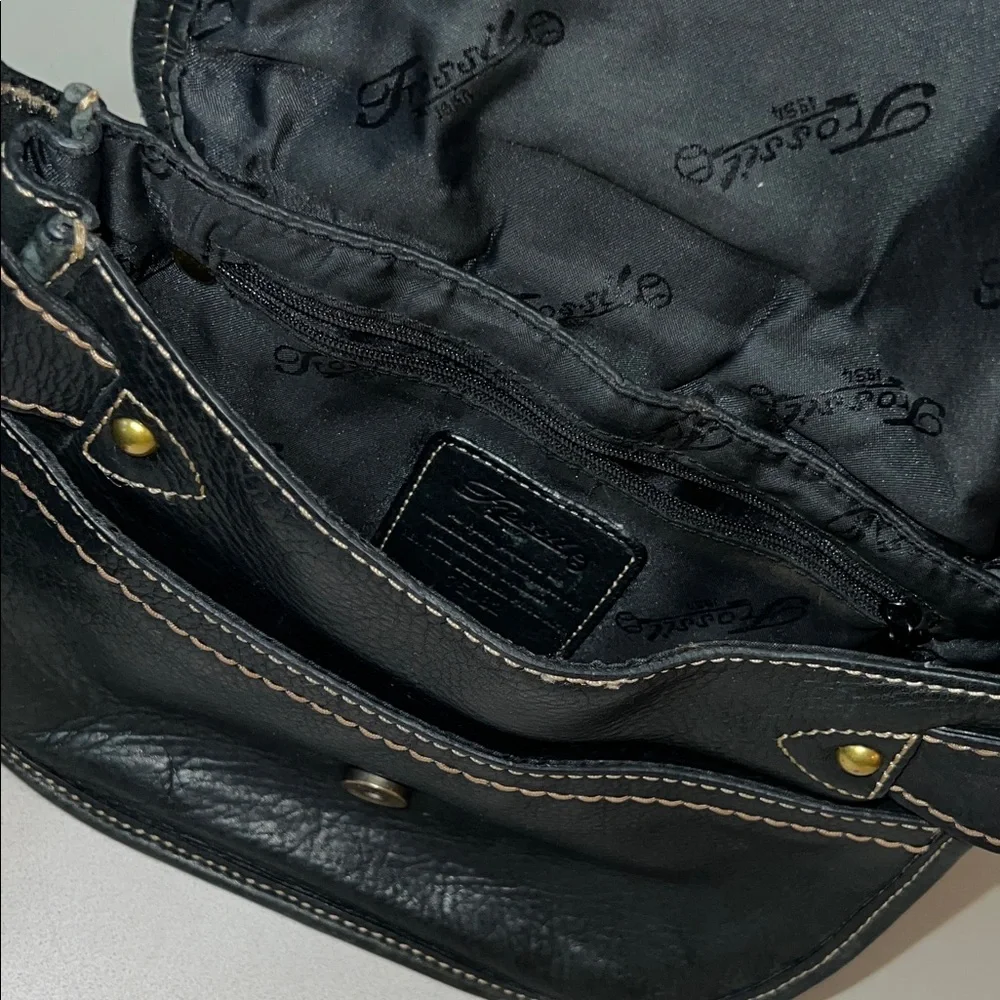 Fossil shoulder Bag with Contrast Stitching